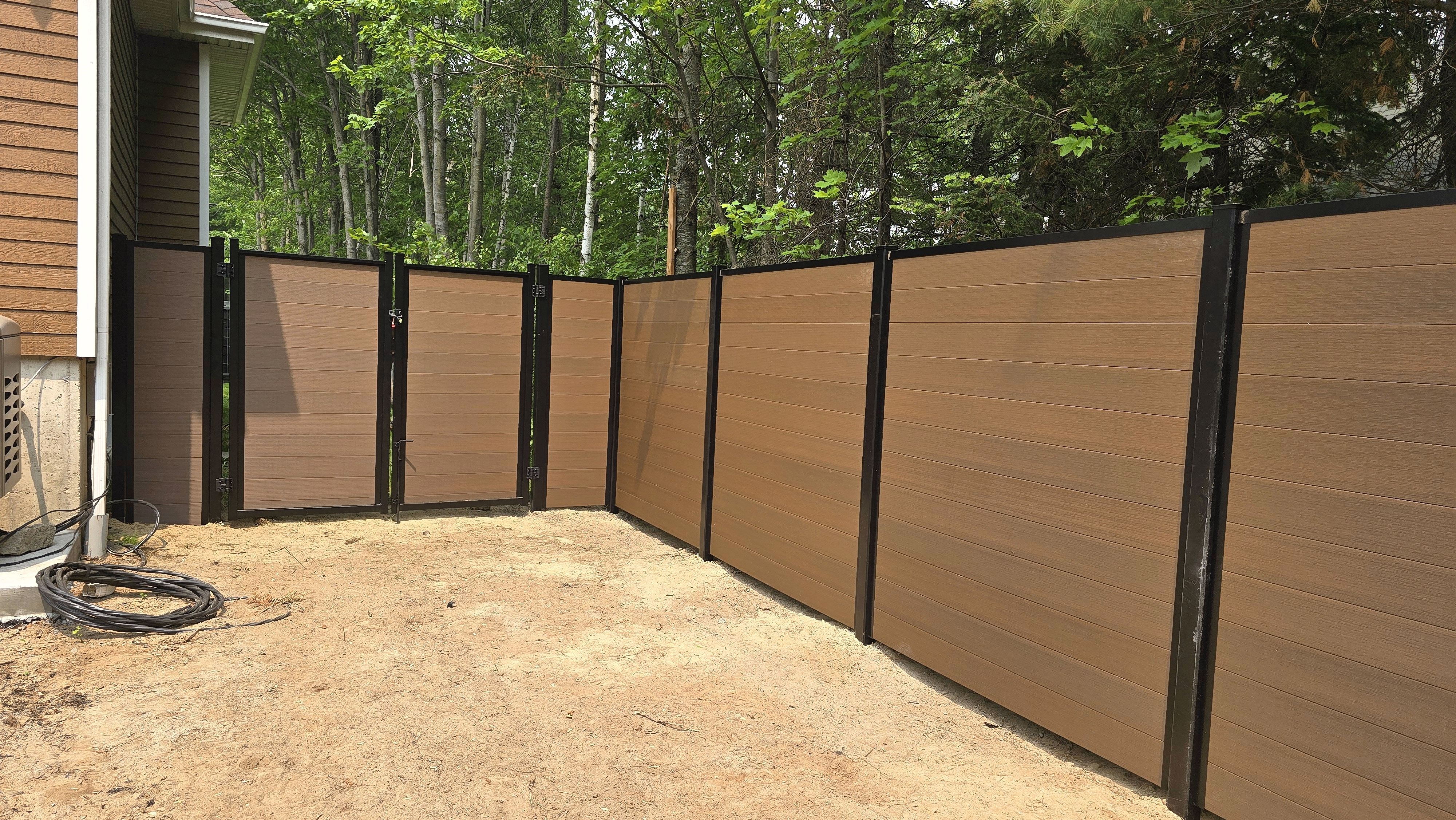Projet d'installation de clôture à Montréal et Rive-Nord par Clôtures Elemond 1